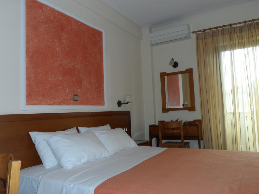 Hotel Prigipikon Suites And Sofites Loutra Ipatis Exterior photo