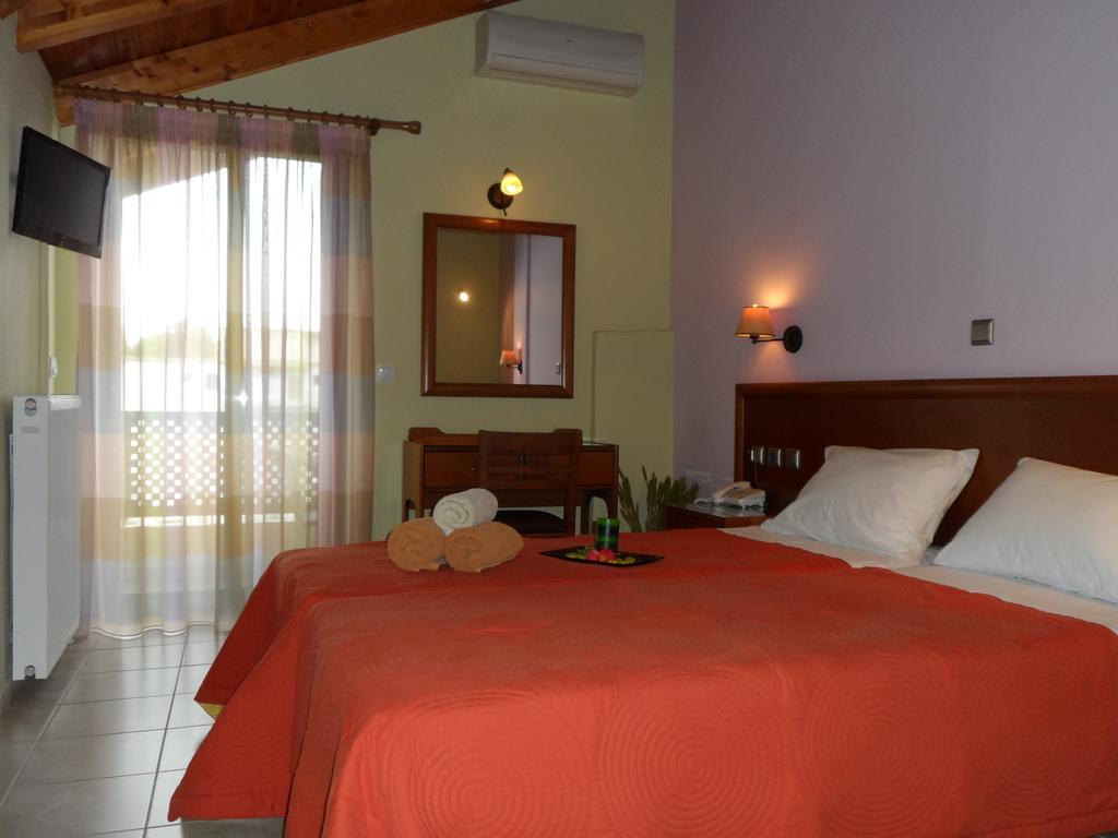 Hotel Prigipikon Suites And Sofites Loutra Ipatis Exterior photo