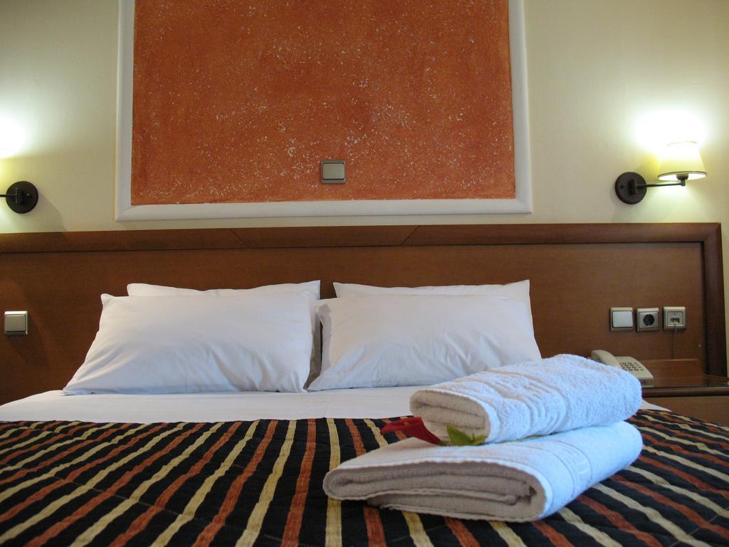Hotel Prigipikon Suites And Sofites Loutra Ipatis Exterior photo