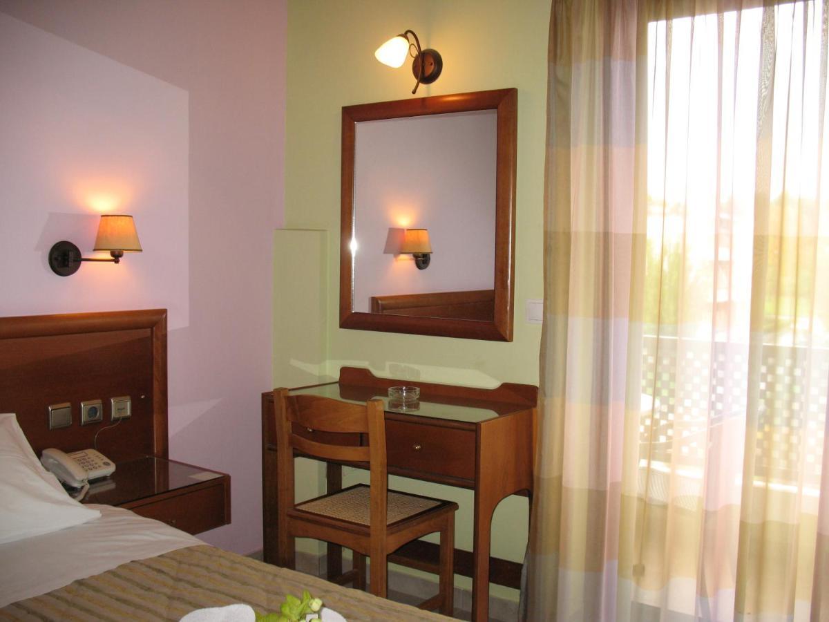 Hotel Prigipikon Suites And Sofites Loutra Ipatis Exterior photo